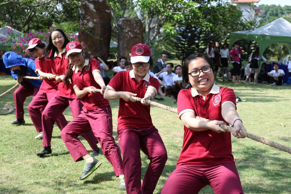 Lễ dâng hương - Truyền thống tốt đẹp của sinh viên Trường Đại học Quốc tế Sài Gòn