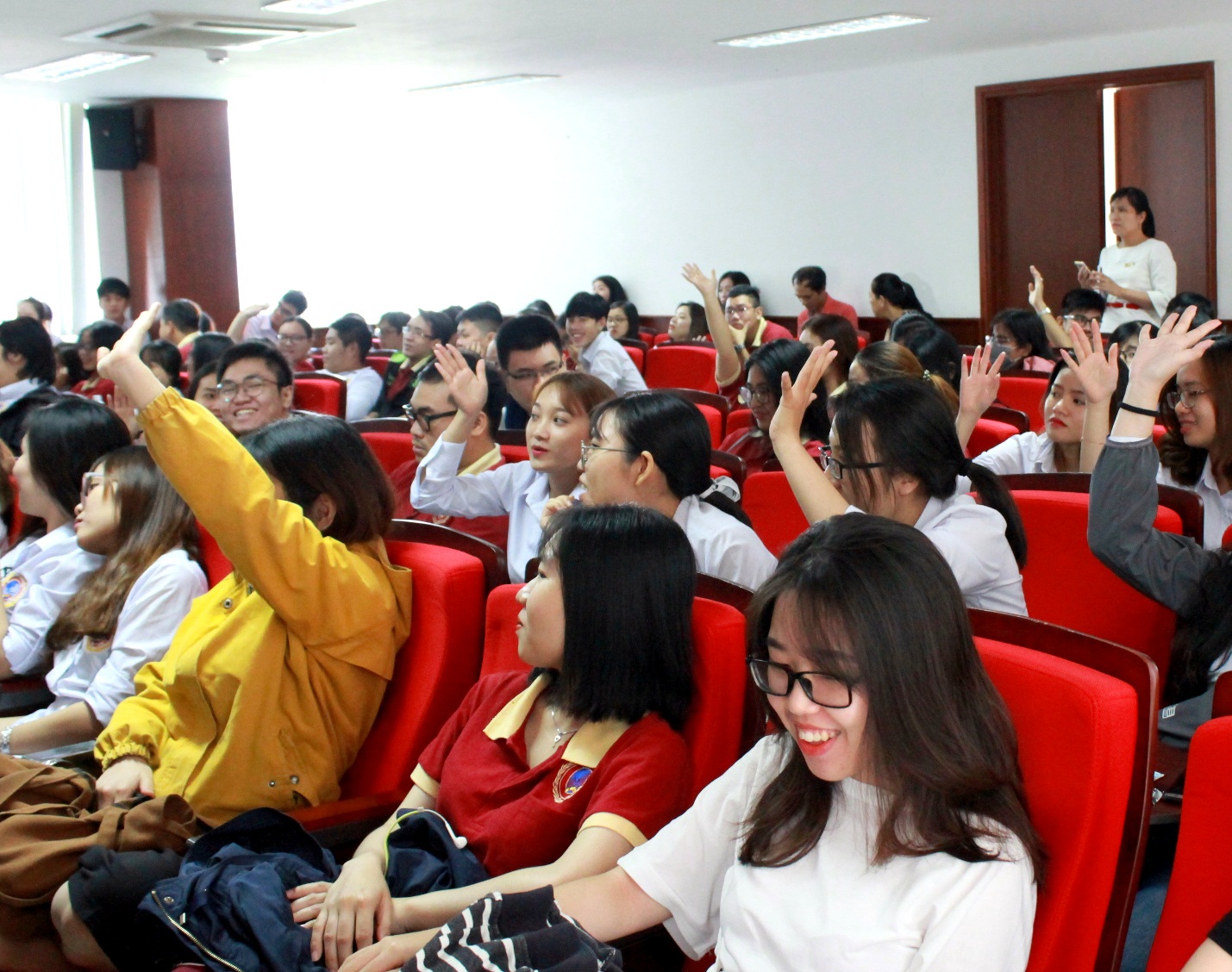 Giáo sư Stephen Teo chia sẻ bí quyết thực tập hiệu quả cho sinh viên tại hội thảo “Internship effectiveness”