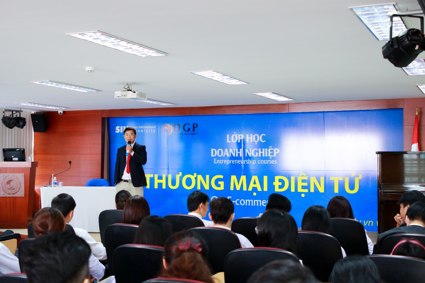 Hợp tác đào tạo nguồn nhân lực chất lượng cao giữa Đại học Quốc tế Sài Gòn và Công ty Dương Gia Phát
