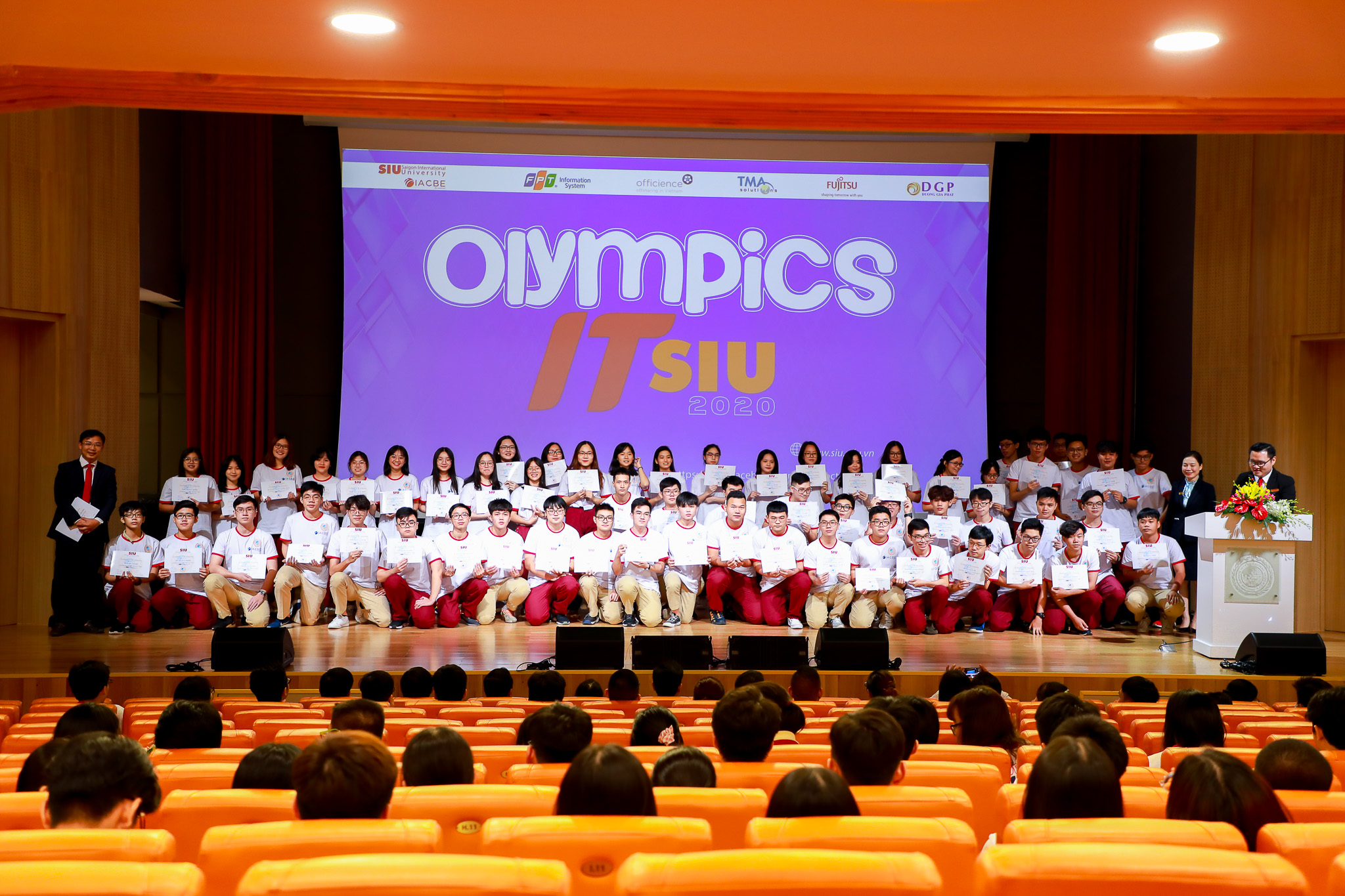Hàng trăm thí sinh sôi nổi tranh tài tại Olympic tin học SIU mở rộng 2020