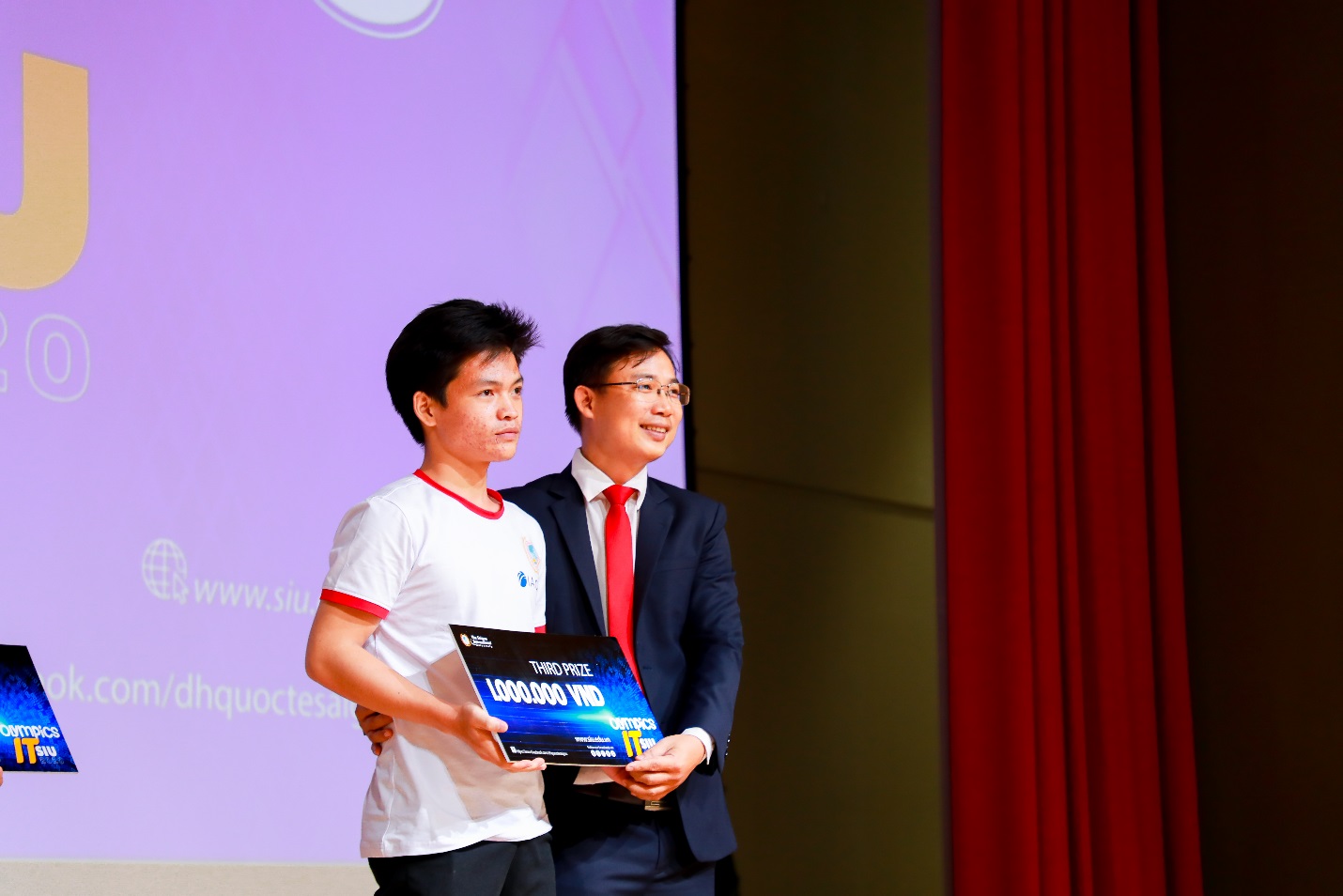 Hàng trăm thí sinh sôi nổi tranh tài tại Olympic tin học SIU mở rộng 2020