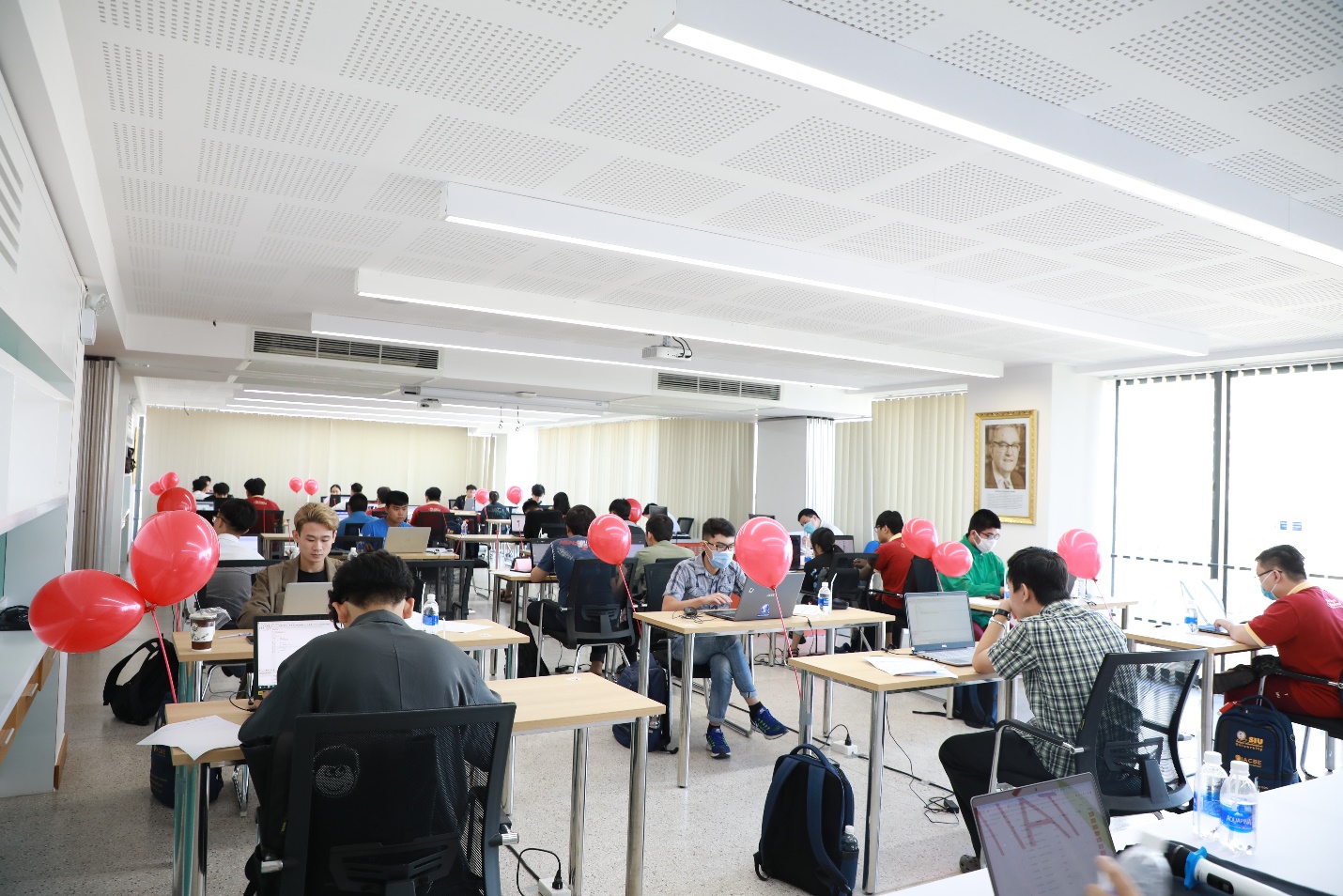 Sôi nổi Hội thi Ươm mầm tài năng lập trình SIU 2020