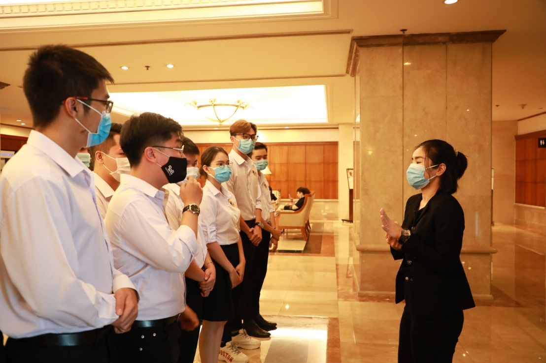 Sinh viên SIU có thêm trải nghiệm thực tế giá trị với “tour” tham quan Lotte Legend Hotel Sài Gòn