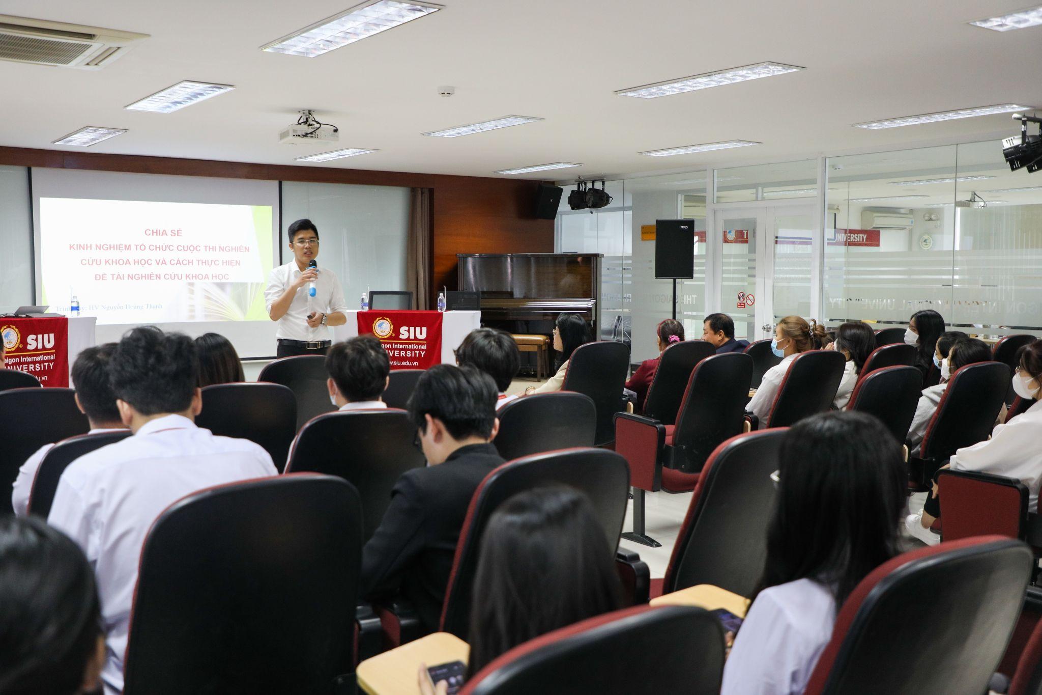 Khơi nguồn đam mê NCKH cho sinh viên