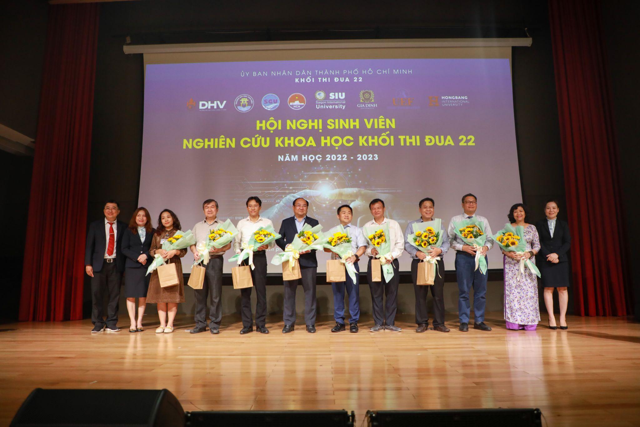 Sinh viên SIU “ẵm” nhiều giải thưởng cuộc thi NCKH