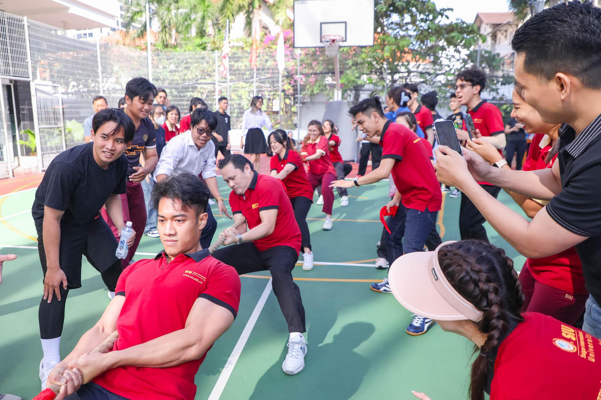 SIU’s Day 2023: Ngày hội tri ân thầy cô đậm dấu ấn gắn kết