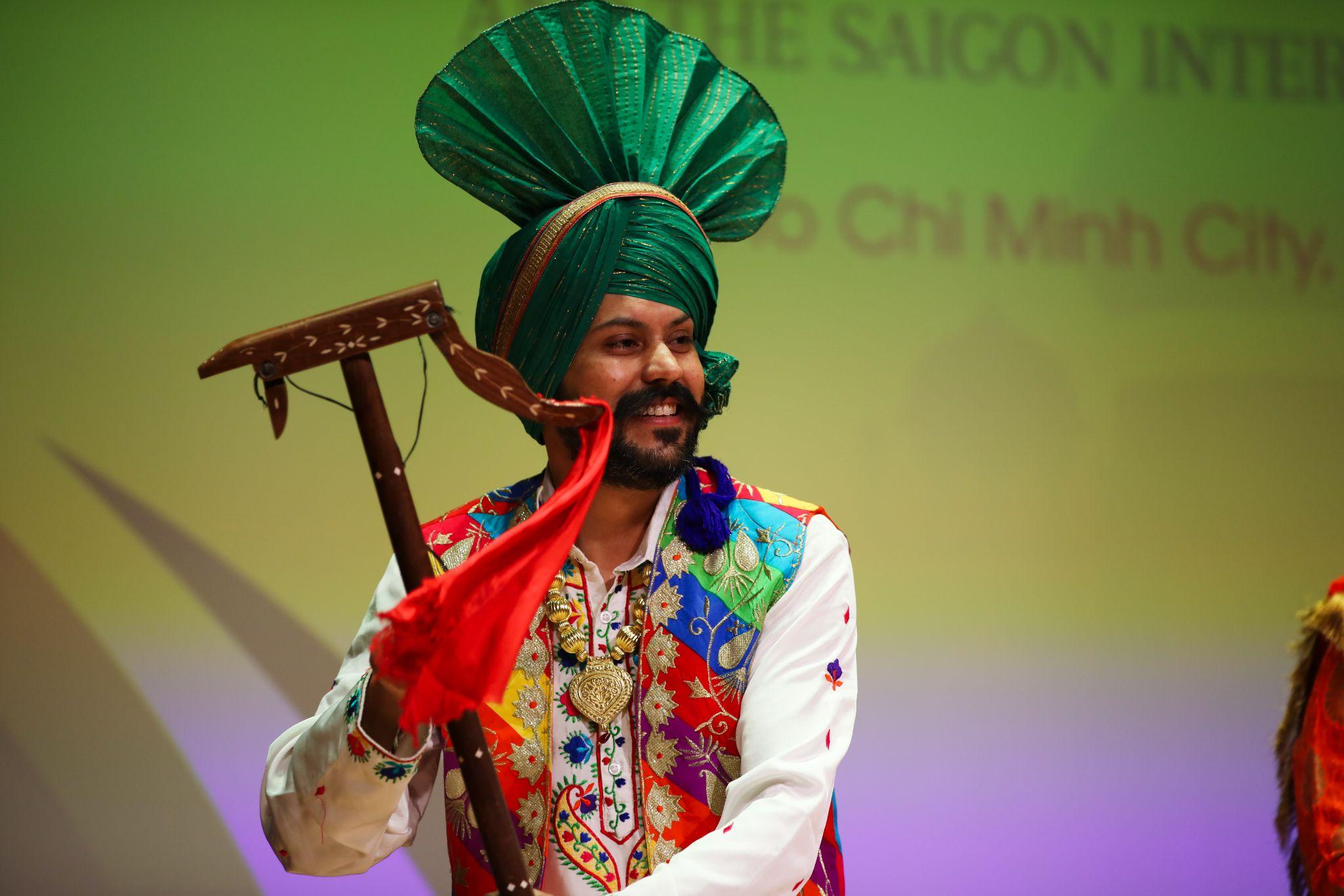 Đặc sắc những điệu múa dân gian Ấn Độ tại SIU