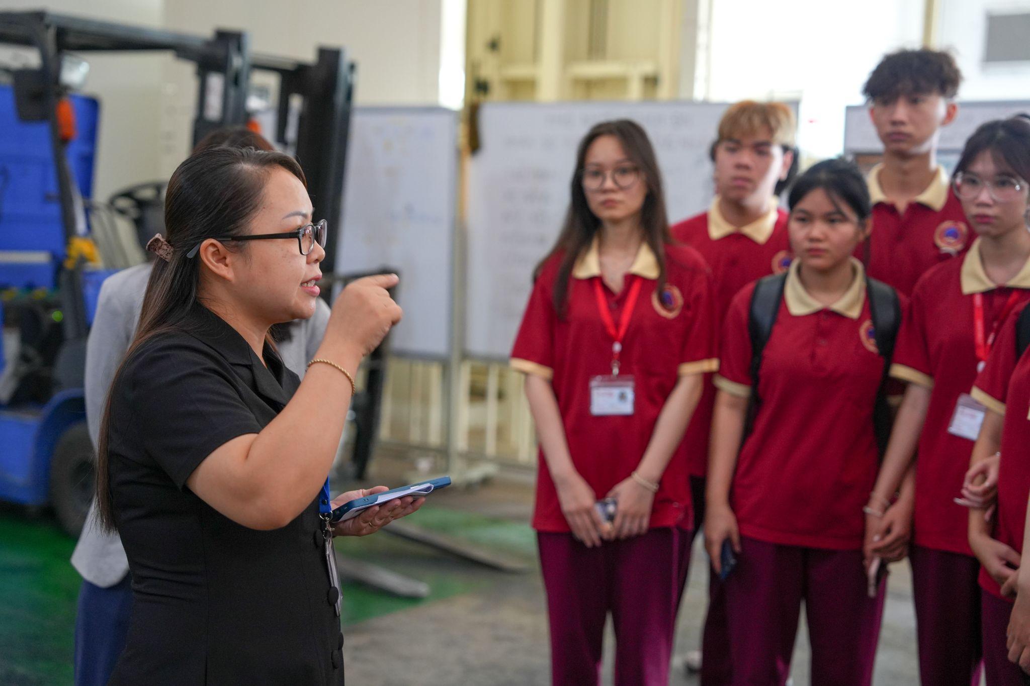 Sinh viên SIU trải nghiệm thực tế ngành “con cưng của toàn cầu hóa”