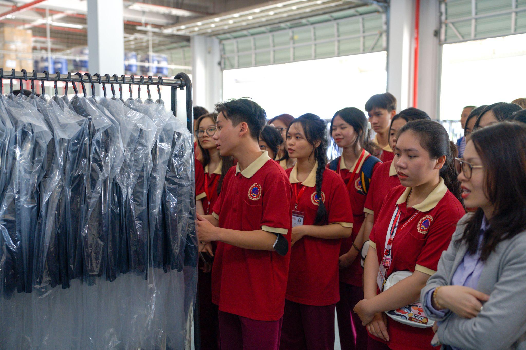 Sinh viên SIU trải nghiệm thực tế ngành “con cưng của toàn cầu hóa”