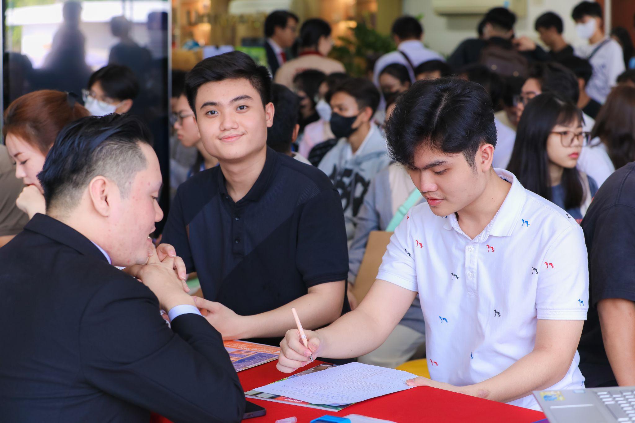 Ngày đầu tiên của hành trình mới - SIU chào đón tân sinh viên K17