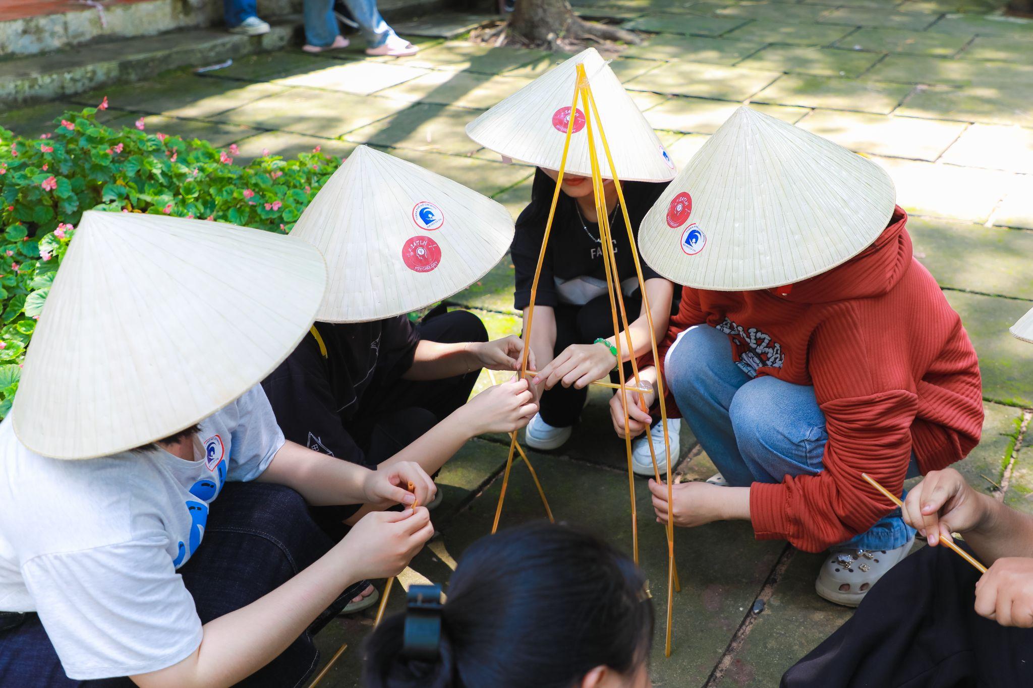 Trải nghiệm lịch sử, văn hóa của sinh viên SIU tại Địa đạo Củ Chi