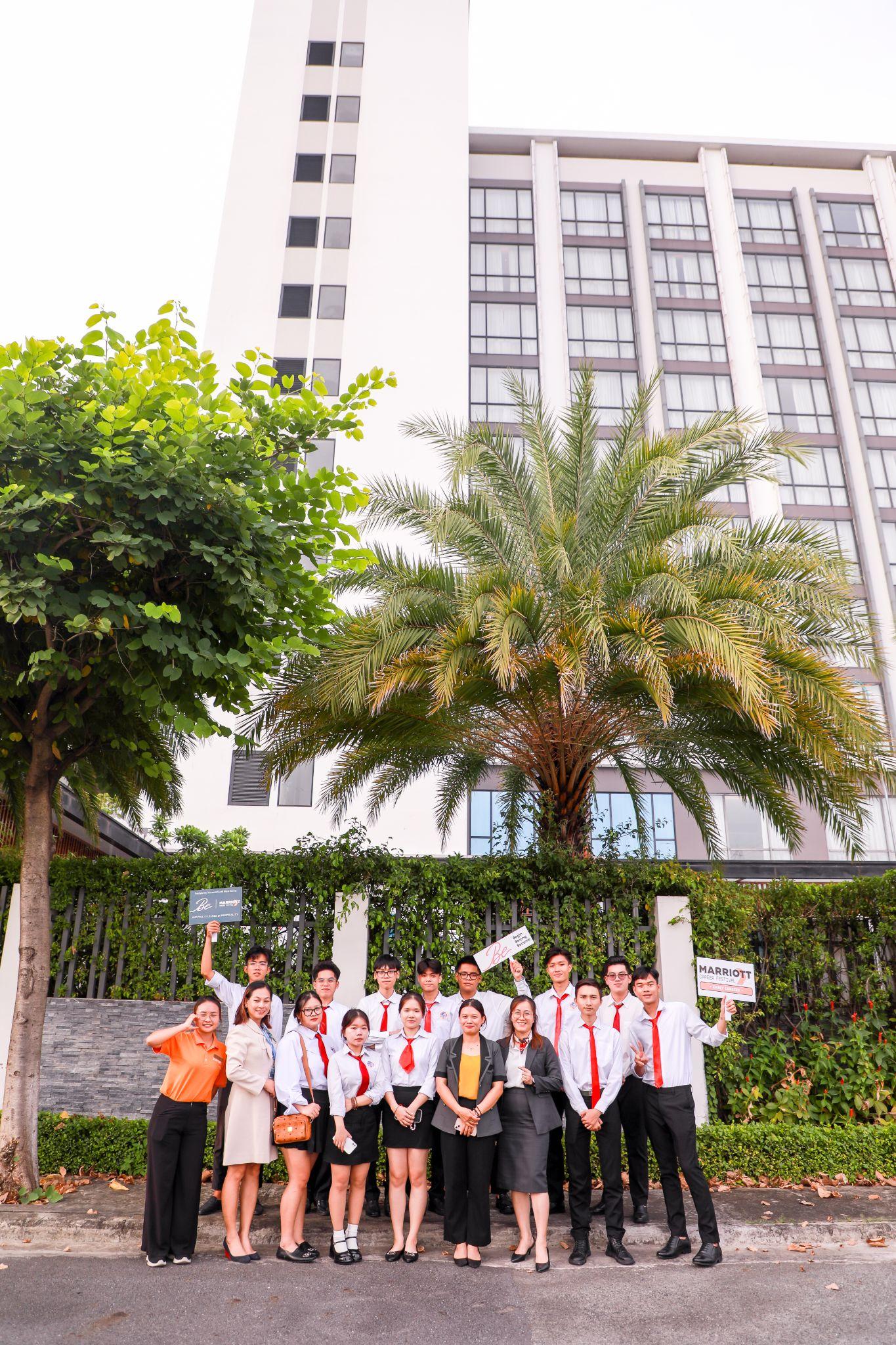 Sinh viên SIU học tập thực tế tại Fairfield by Marriott South Binh Duong Hotel