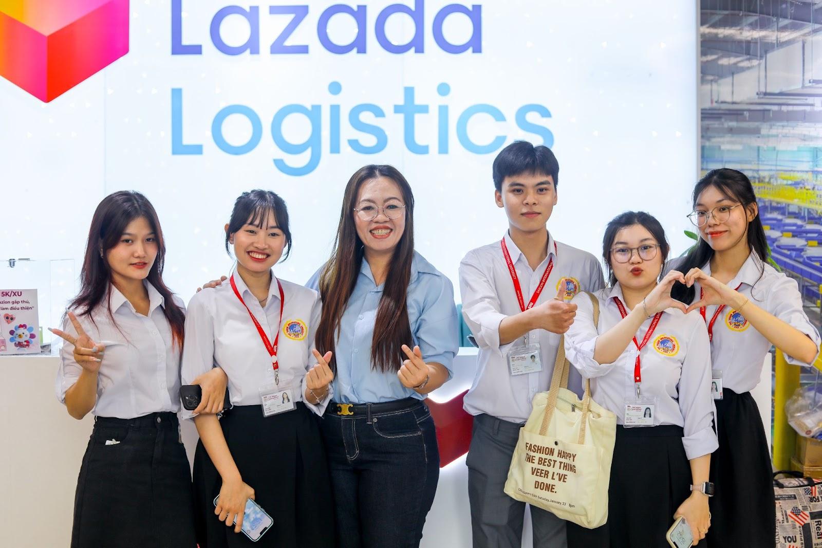 Tour “săn” kiến thức tại Lazada Logistics Park 