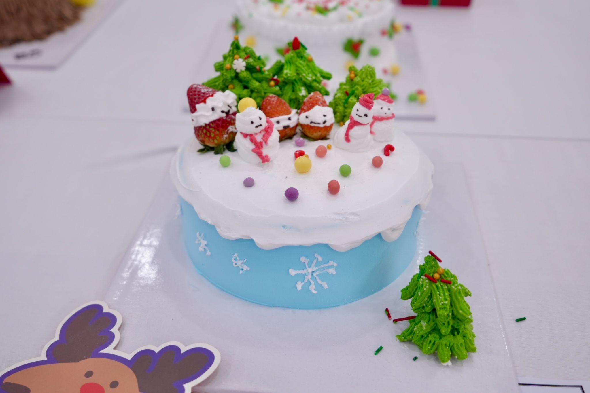 “Love Christmas Cakes” lan tỏa niềm vui mùa lễ hội tại SIU