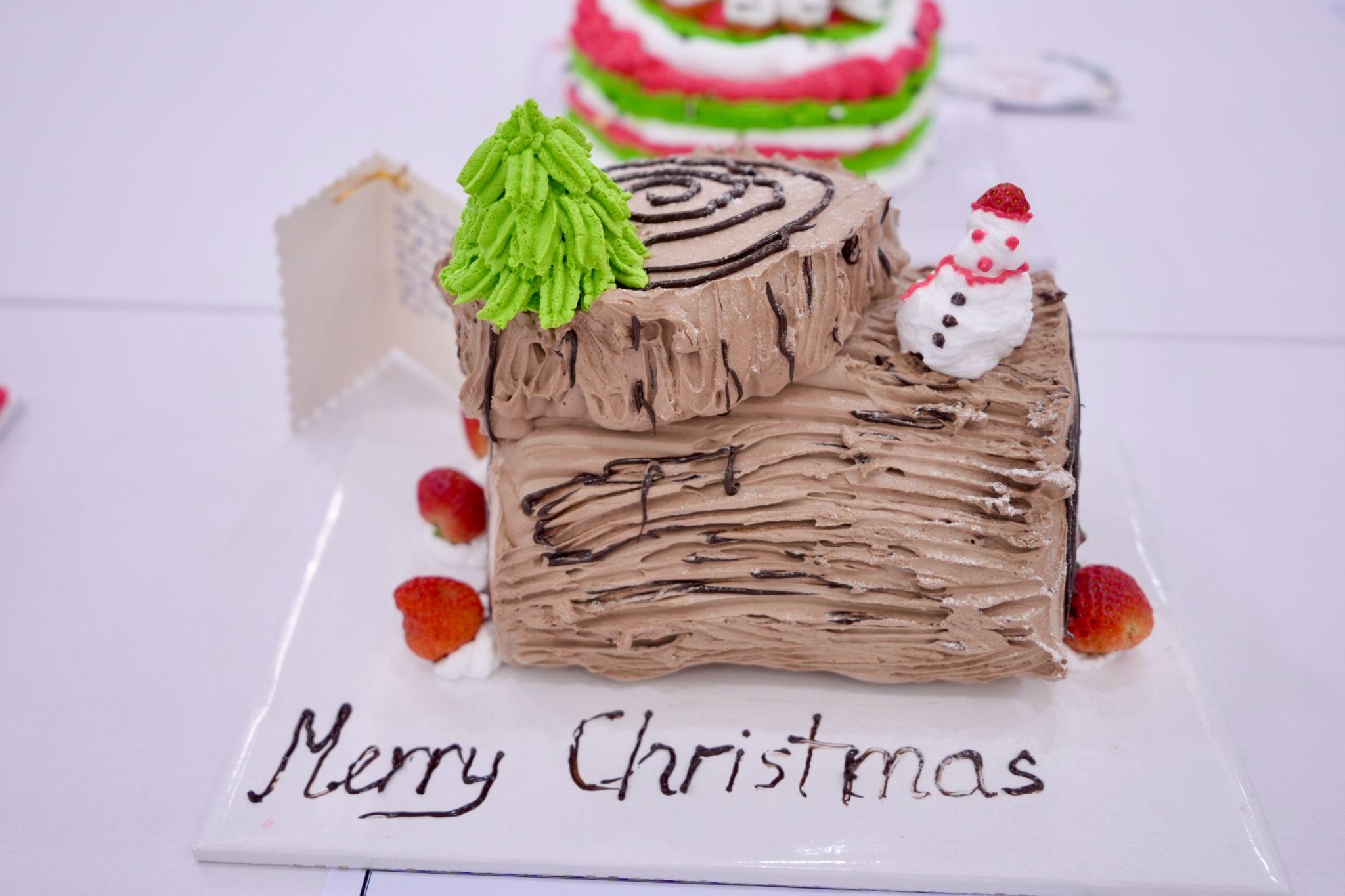 “Love Christmas Cakes” lan tỏa niềm vui mùa lễ hội tại SIU