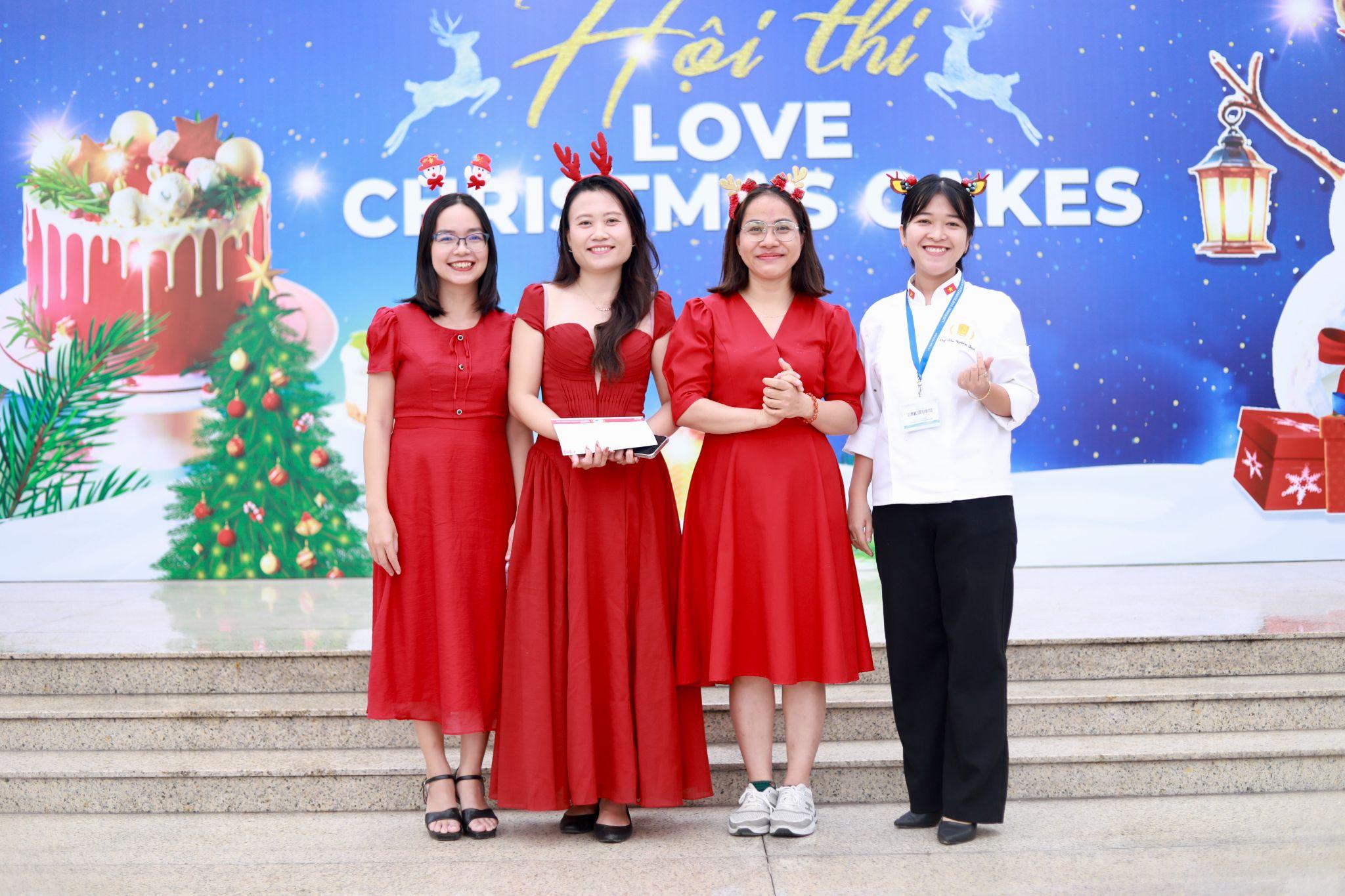 “Love Christmas Cakes” lan tỏa niềm vui mùa lễ hội tại SIU