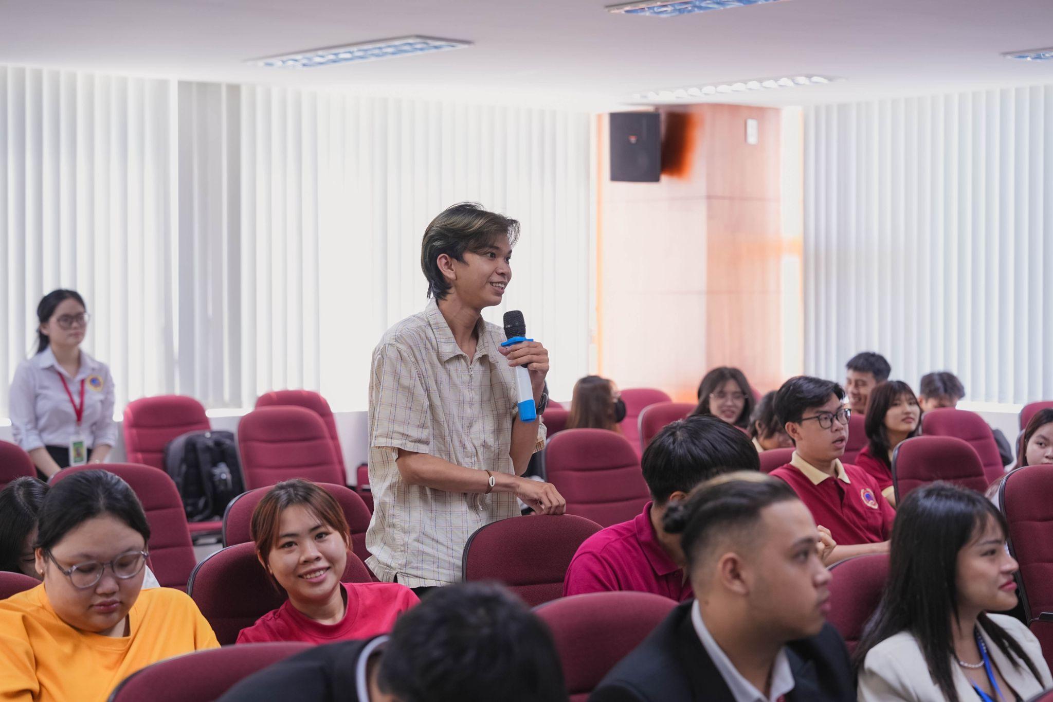 Sinh viên SIU khám phá kỹ năng lãnh đạo con người trong tổ chức